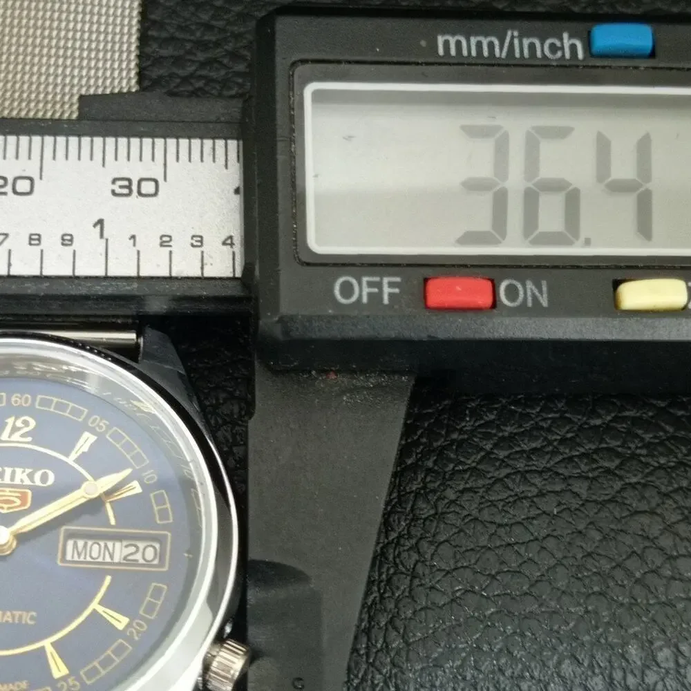 Vintage 1972 Seiko Automatic Mens Silver Watch W/daydate & Blue accents